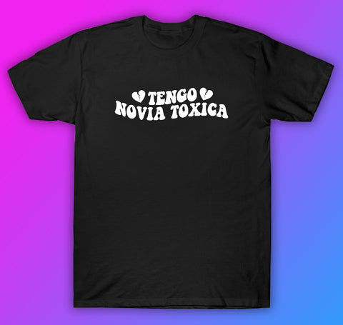 Tengo Novia Toxica Tshirt Shirt T-Shirt Clothing Gift Men Girls Trendy Spanish Latina Latino Girlfriend