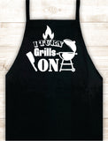 I Turn Grills On V2 Apron Heat Press Vinyl Bbq Barbeque Cook Grill Chef Bake Food Kitchen Funny Gift Men Women Dad Mom Family Cookout